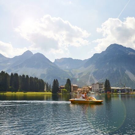 Pedalo und Boote auf dem Obersee | © Arosa Tourismus / Nina Hardegger-Mattli