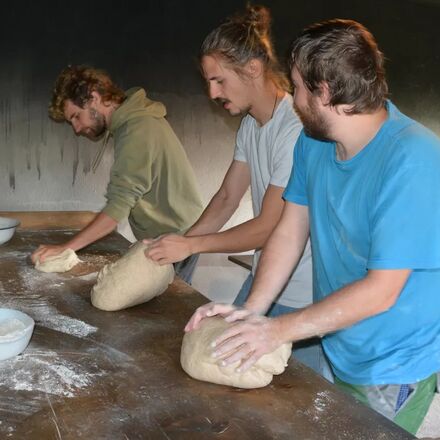 Gemeinsames Backen im Backhaus Zorten | © Pastroin Zorten